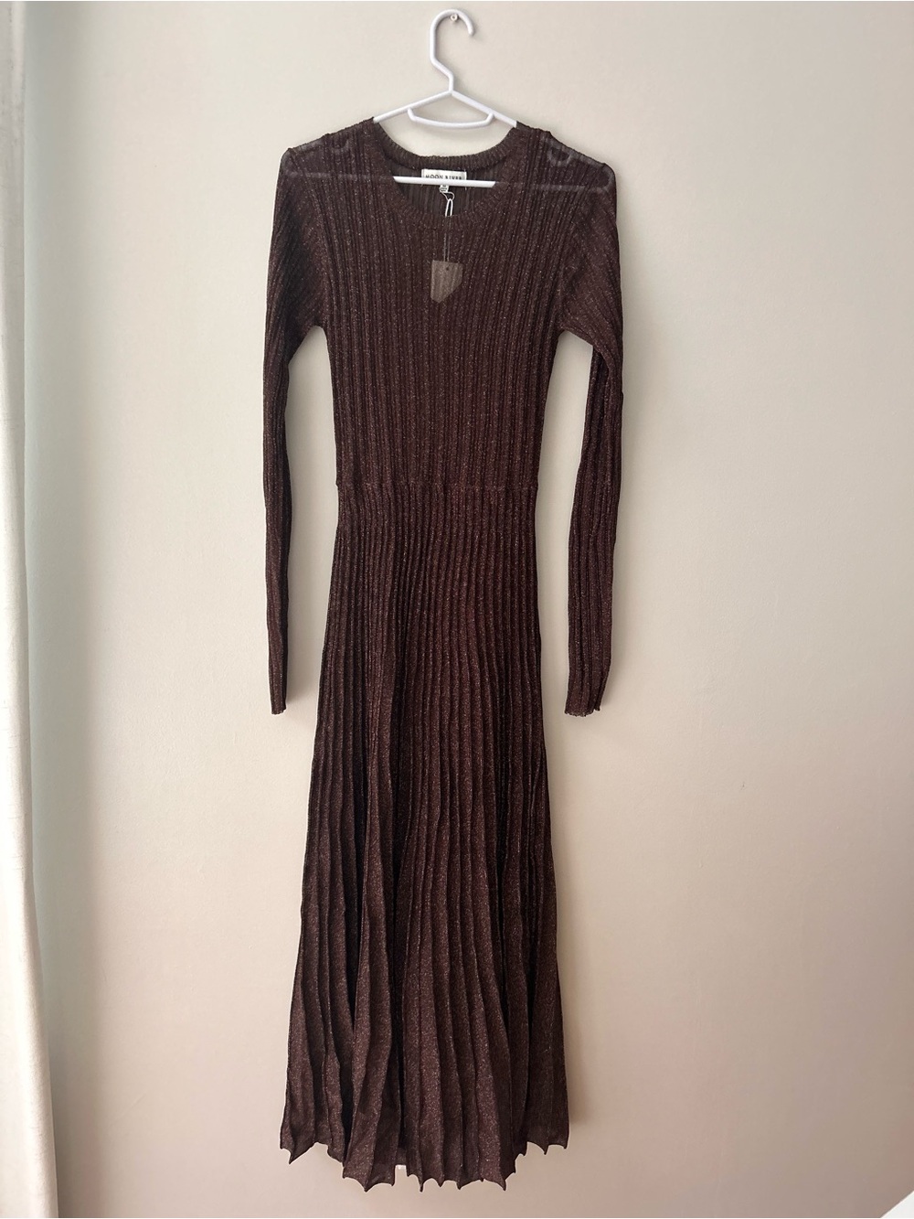 Moon River Ribbed Long-Sleeve Pleated Dress in Dark Brown
